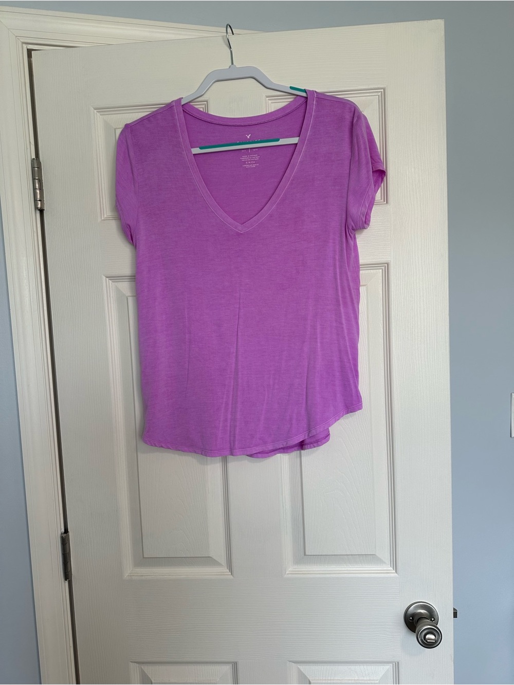 American Eagle Outfitters Lavender V-Neck Short Sleeve Tee